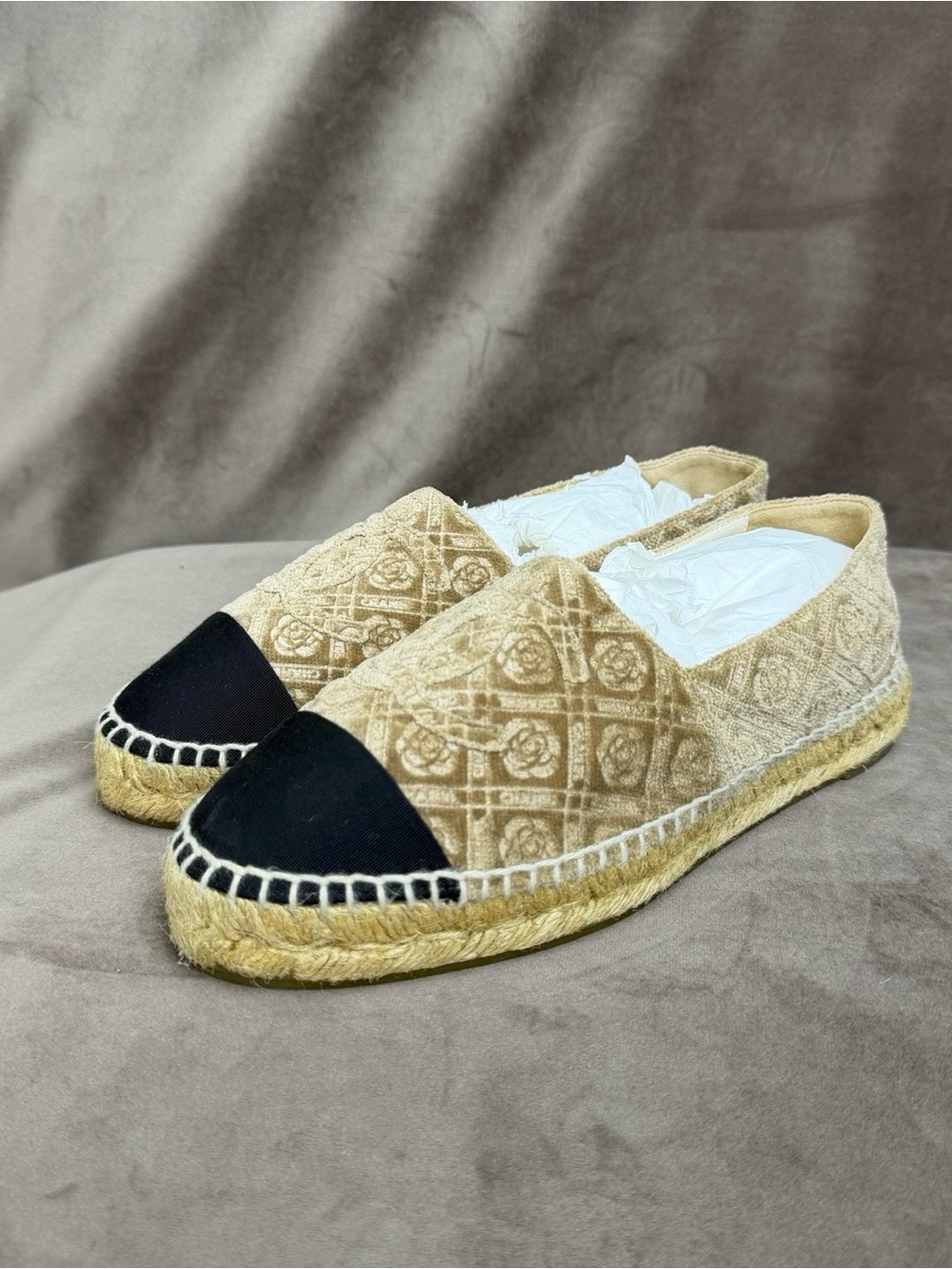 🚩steal CHANEL Beige Espadrilles with Black Cap Toe